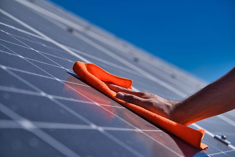Solar panel system maintenance--Why should I clean the panel - eco-worthy-es